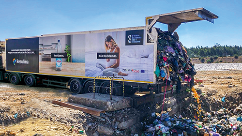 Trailer with Speedster unloading waste